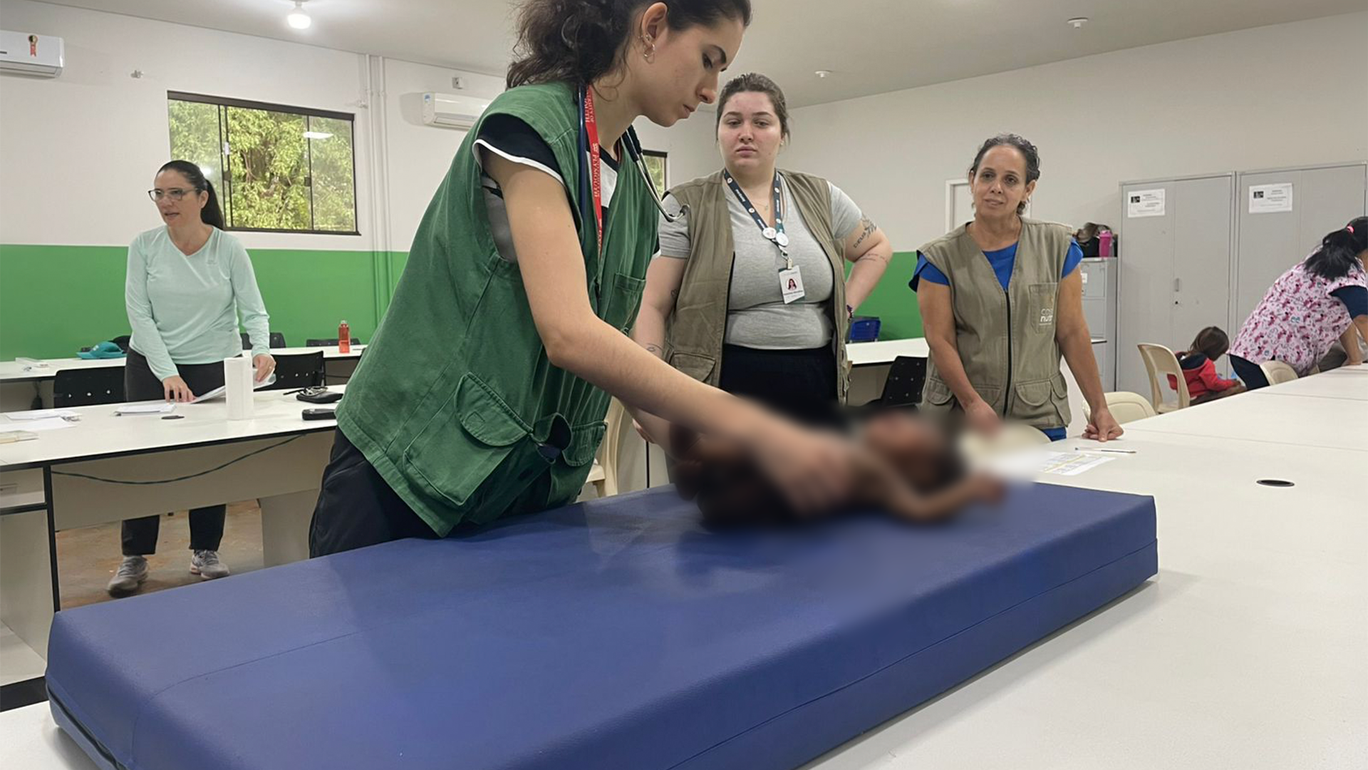 Atendimento médico a criança indígena